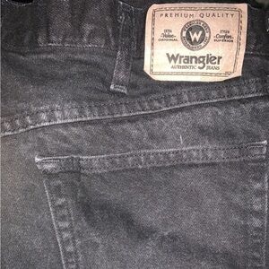 36x32 Wrangler Relaxed Fit Mens Black Denim Wash Jeans in Size 36 x 32 EC